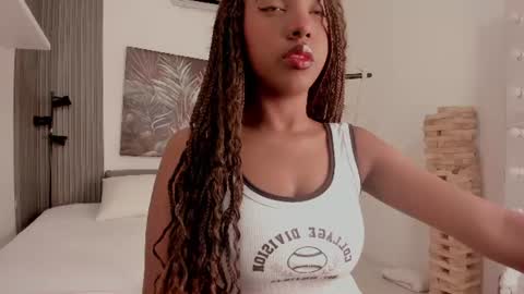 Snapshot of kiara_curls chatting on 07-23-26, 12:03 Kiara online show from 07-23-26, 12:03