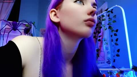 Snapshot of kiara_dream chatting on 10-23-25, 09:24 Kira online show from 10-23-25, 09:24