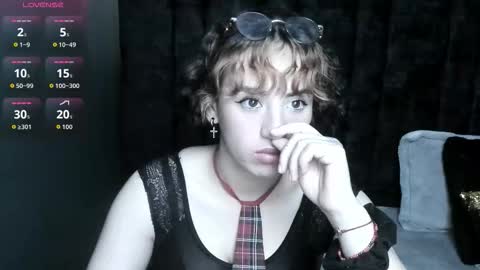 Snapshot of kiara_fox__ chatting on 12-18-25, 01:06 KIARA FOX online show from 12-18-25, 01:06