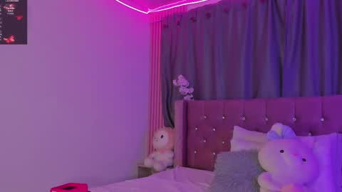 Snapshot of kiara_lovelyy chatting on 05-25-26, 03:23 Kiara online show from 05-25-26, 03:23