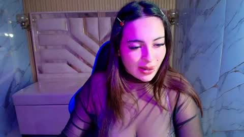 Snapshot of kiara_moon_r chatting on 07-07-26, 07:23 Kiara online show from 07-07-26, 07:23