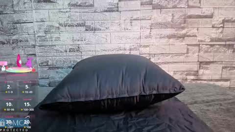 Kiara Zahiri online show from 12-18-25, 10:54