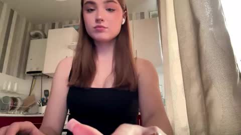 Ola my name is Lissa  Lets hit 10 Thumbs Up together   online show from 03-09-26, 01:59