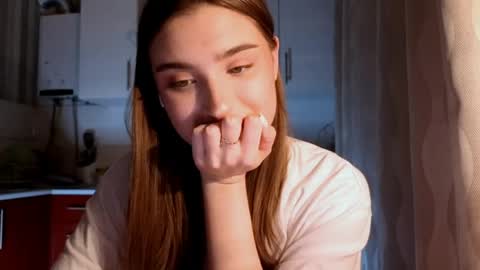 Ola my name is Lissa  Lets hit 10 Thumbs Up together   online show from 04-15-26, 07:58