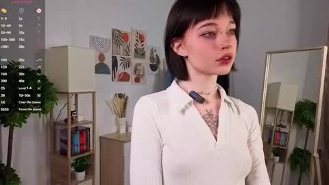 Vanessa online show from 11-20-25, 01:17