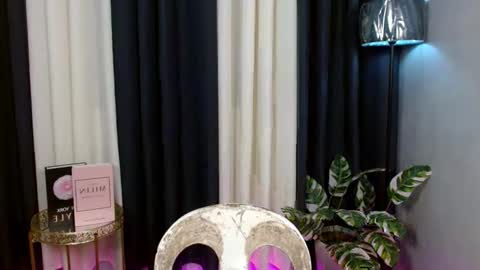 Snapshot of kiethmadison_miller chatting on 09-30-25, 06:40 Im Mia online show from 09-30-25, 06:40