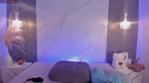 Kim Thompson online show from 10-15-25, 04:18