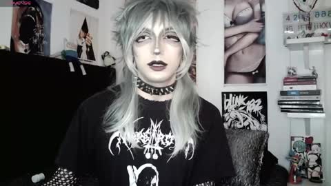 Snapshot of kiiller_queen chatting on 05-06-26, 03:50 kenny online show from 05-06-26, 03:50