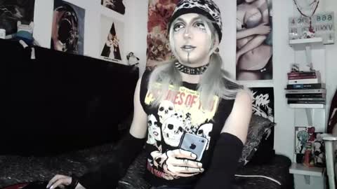 Snapshot of kiiller_queen chatting on 05-19-26, 08:59 kenny online show from 05-19-26, 08:59