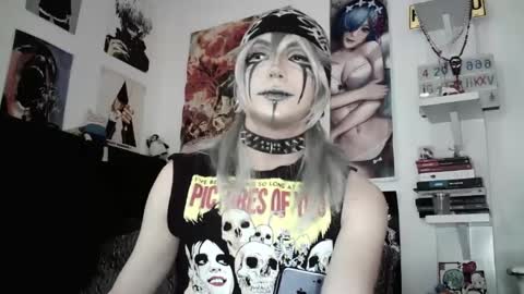 Snapshot of kiiller_queen chatting on 05-26-26, 06:48 kenny online show from 05-26-26, 06:48