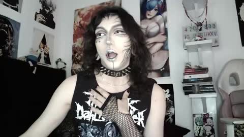 Snapshot of kiiller_queen chatting on 06-02-26, 06:43 kenny online show from 06-02-26, 06:43