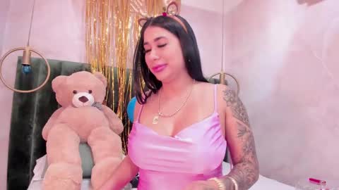 Snapshot of kiim_taaylor chatting on 01-19-25, 03:32 Kim online show from 01-19-25, 03:32