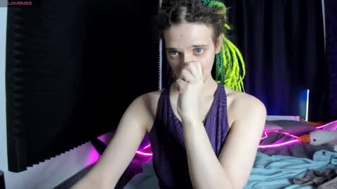 Kiki online show from 12-20-25, 10:33