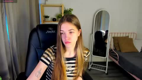 Snapshot of kiki_shanel chatting on 04-19-26, 01:16 Kiki online show from 04-19-26, 01:16