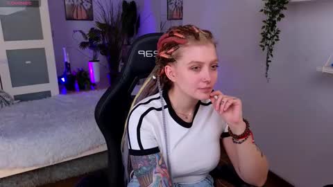 Snapshot of kiki_shay chatting on 11-13-25, 02:16 Kiki online show from 11-13-25, 02:16