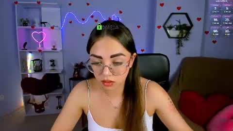 Snapshot of kiki_swan chatting on 06-11-26, 12:32 kiki_swan online show from 06-11-26, 12:32