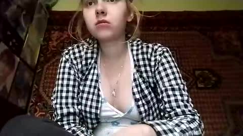 kikibang_ online show from 10-28-25, 08:18