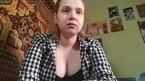 kikibang_ online show from 04-27-26, 08:34