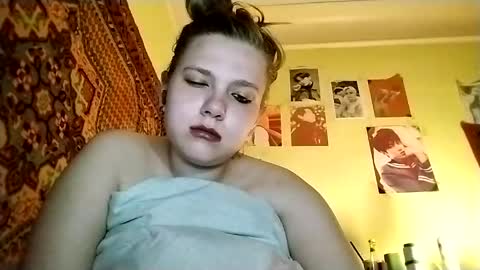 kikibang_ online show from 04-28-26, 06:46