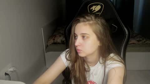 Snapshot of kikileen chatting on 10-02-25, 01:45 Kiki online show from 10-02-25, 01:45