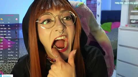 Snapshot of kikilepetite chatting on 04-09-26, 10:15 kiki online show from 04-09-26, 10:15