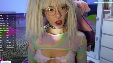 Snapshot of kikilepetite chatting on 04-10-26, 10:25 kiki online show from 04-10-26, 10:25