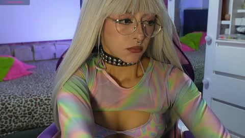 Snapshot of kikilepetite chatting on 04-11-26, 09:41 kiki online show from 04-11-26, 09:41