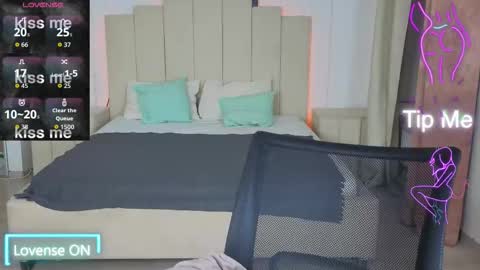 Kim online show from 12-21-25, 02:57