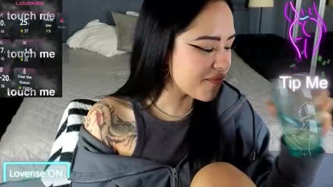 Kim online show from 12-23-25, 05:16