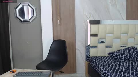 KIM online show from 03-22-26, 01:58