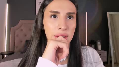 Snapshot of kim_oberlin chatting on 11-10-25, 04:17 Kim Oberlin online show from 11-10-25, 04:17