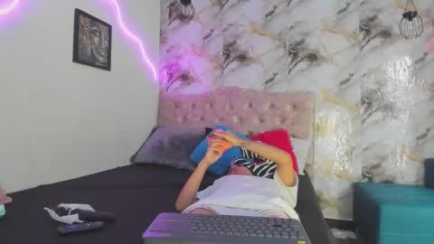 kim online show from 04-11-26, 04:22