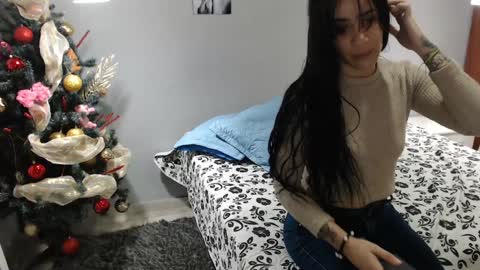 Snapshot of kimandyuk chatting on 12-21-24, 05:40 Kim  Yuk online show from 12-21-24, 05:40