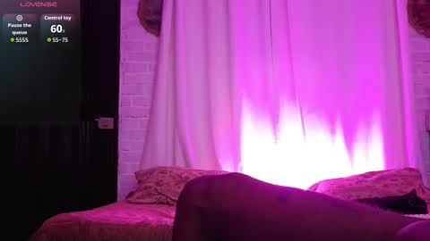 Snapshot of kimandyuk chatting on 12-15-25, 12:04 Kim Yuk online show from 12-15-25, 12:04