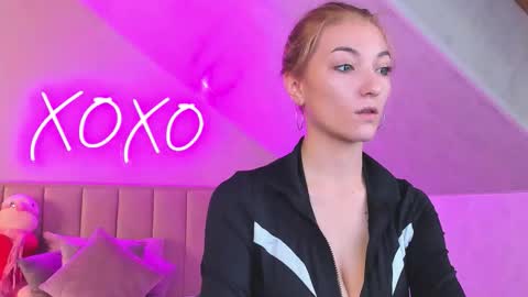 Snapshot of kimberlly_smith chatting on 11-14-25, 12:09 kimberlly_smith online show from 11-14-25, 12:09