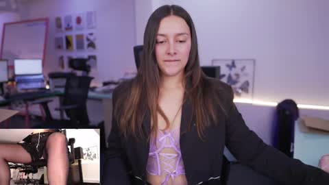 Kimberly 1200-1900 GMT-5 online show from 10-15-25, 07:14