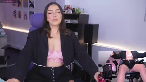 Kimberly 1200-1900 GMT-5 online show from 02-24-26, 05:11