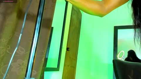 Kimberly Banks online show from 04-19-26, 07:49