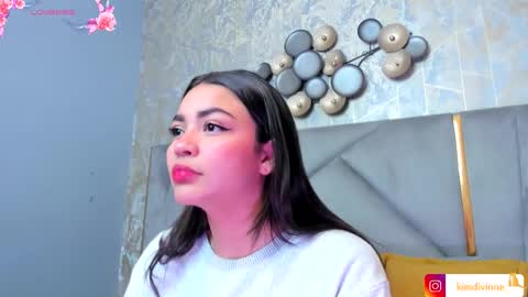  KIM  online show from 11-05-25, 02:44