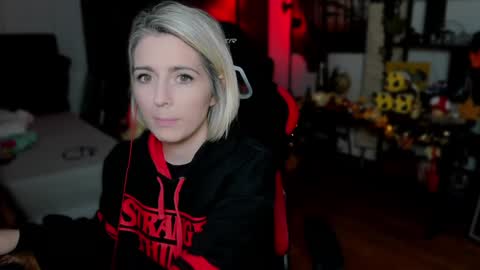 Wolfs Girl online show from 09-25-25, 05:49