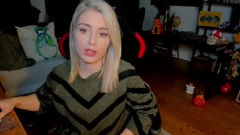 Wolfs Girl online show from 10-22-25, 06:18