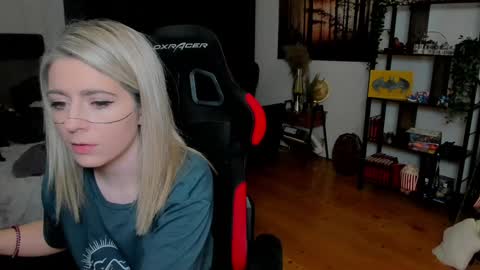 Wolfs Girl online show from 02-28-26, 08:10