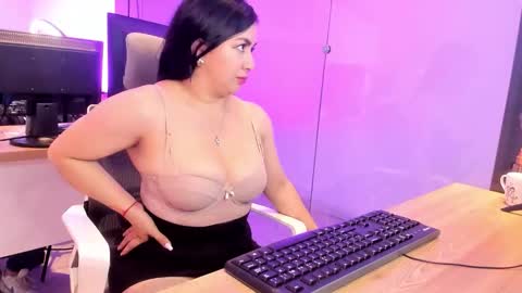 Camila online show from 11-01-25, 01:13