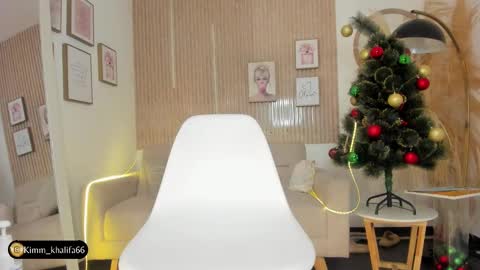 Kim  online show from 12-31-24, 04:04