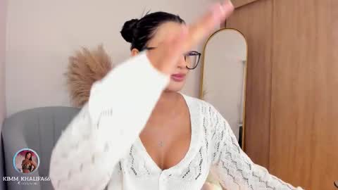 Kim  online show from 10-31-25, 01:39