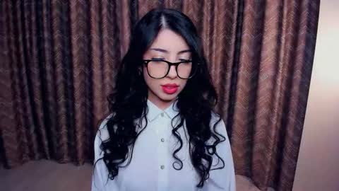 Snapshot of kindraevert chatting on 11-10-25, 05:06 Megan online show from 11-10-25, 05:06