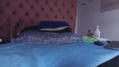 Bella online show from 09-20-25, 03:07