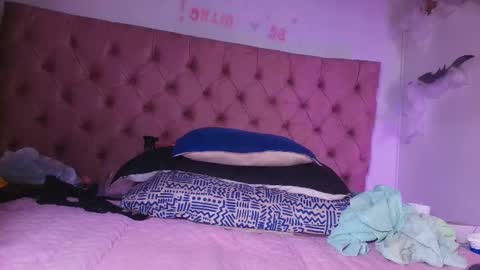 Bella online show from 10-12-25, 03:05