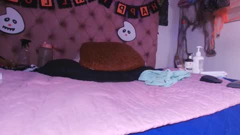 Bella online show from 10-24-25, 03:14