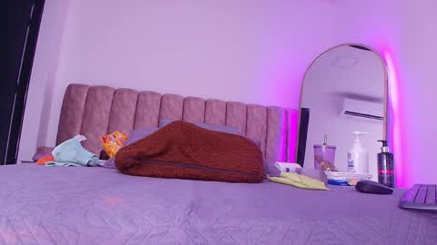 Bella online show from 04-08-26, 03:17